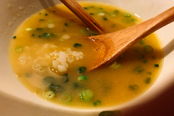 鶏ポタTHANKでご飯をスープに浸して食べる